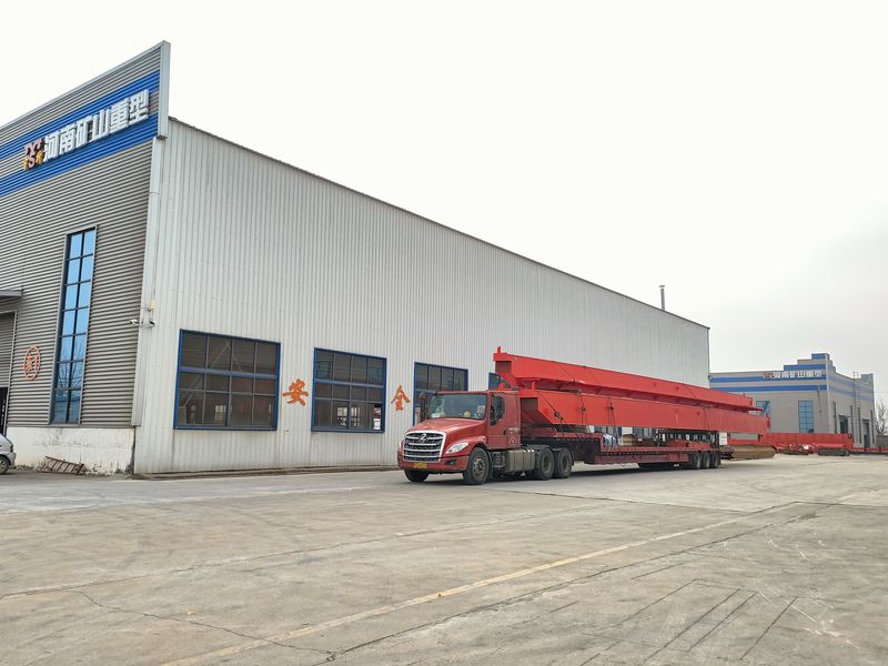 兩臺(tái)10噸 跨度28.4米電動(dòng)葫蘆橋式起重機(jī)，發(fā)往山東威海