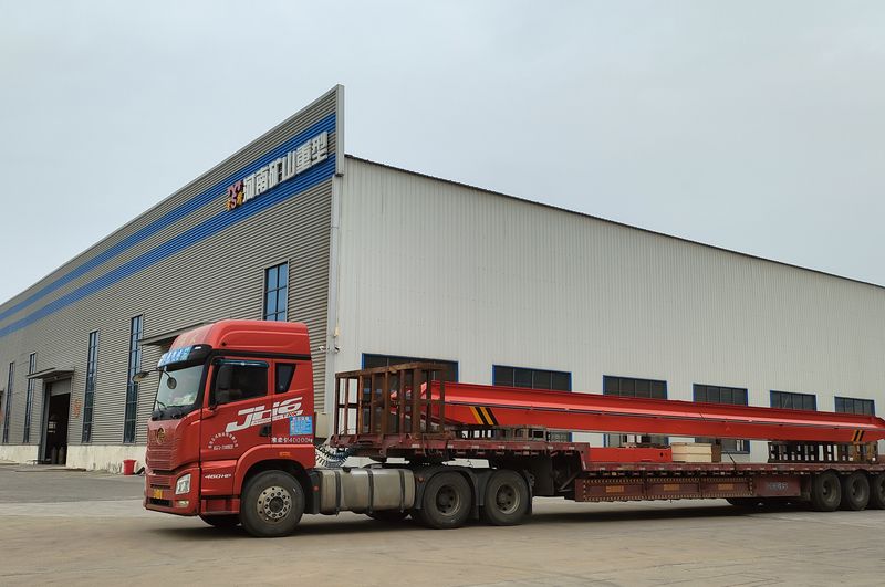 電動單梁起重機(jī)3臺 LD5t—16.8m LD3t—16.5m /2臺 制作完成，發(fā)往江西南昌交付客戶使用。
